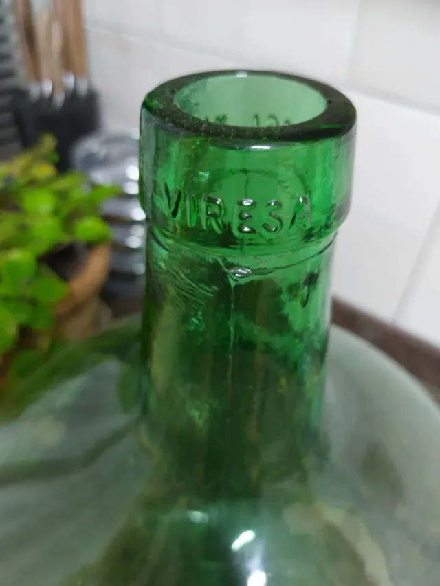 Damajuana de cristal verde