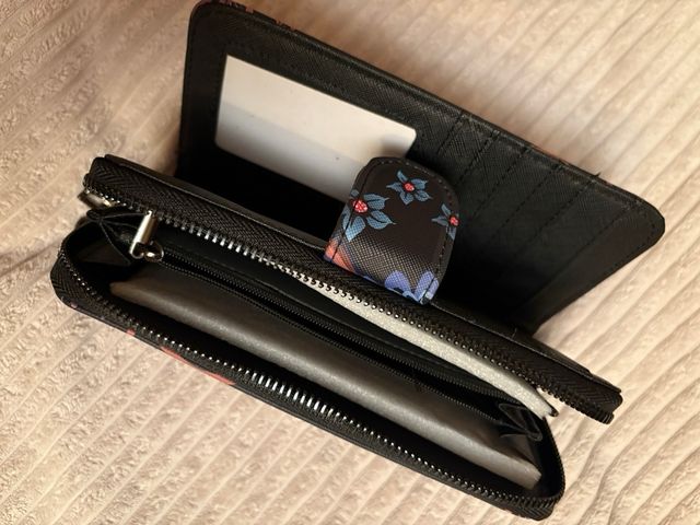 Cartera monedero NUEVA con estampado floral
