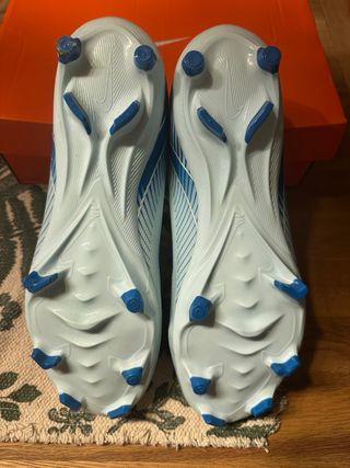Zapatillas fútbol Nike azul y blanco