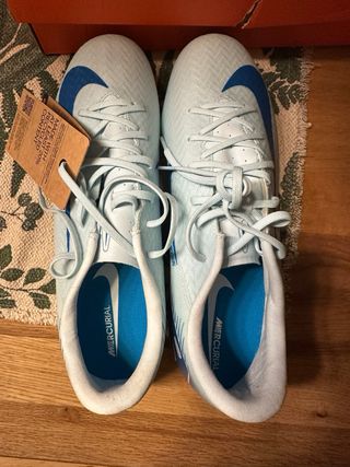 Zapatillas fútbol Nike azul y blanco