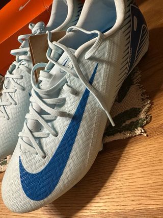 Zapatillas fútbol Nike azul y blanco