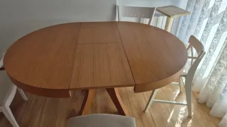 Mesa de comedor redonda y extensible de madera