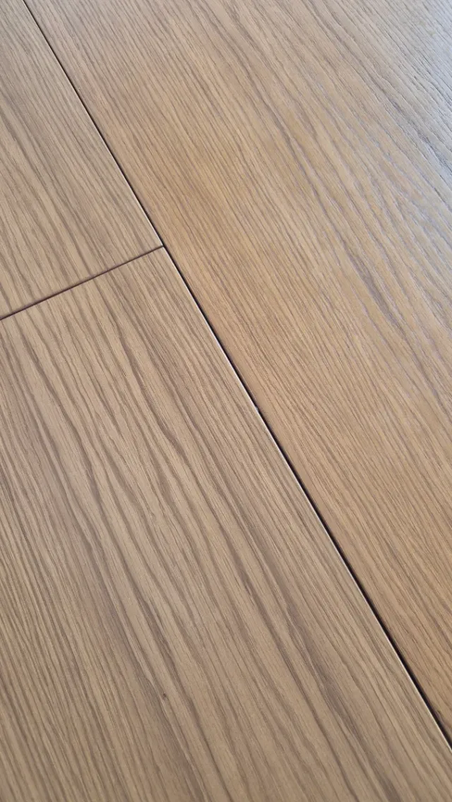 Mesa de comedor redonda y extensible de madera