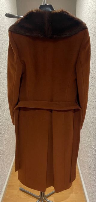 Abrigo largo amitié marrón con cuello de pelo