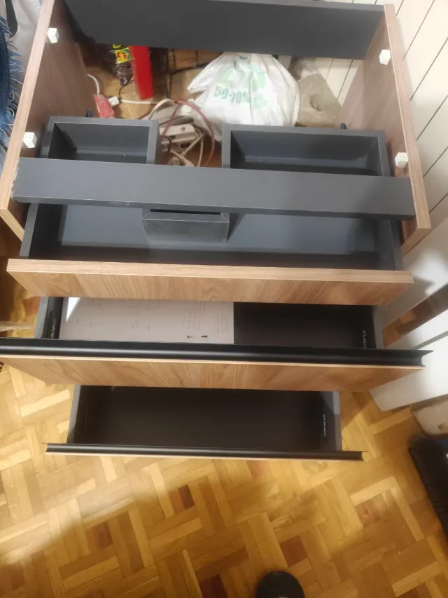 Mueble Flotante lavabo de baño madera y metal.