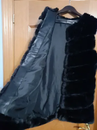 Chaleco de pelo sintético negro