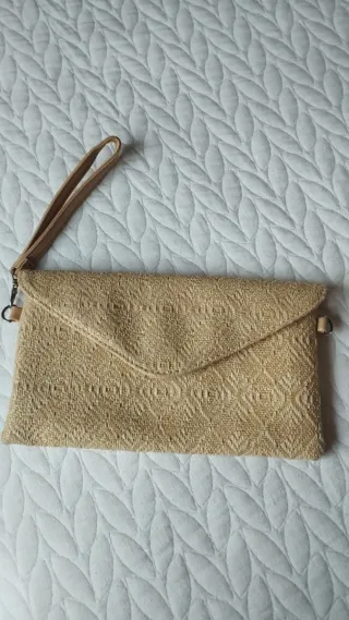 Bolso de mano beige tejido