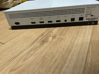 Xbox One S 500GB + 2 Mandos