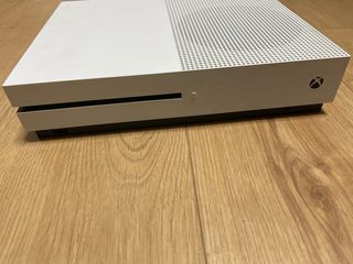 Xbox One S 500GB + 2 Mandos