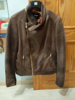 Chaqueta antelina marrón con mandala