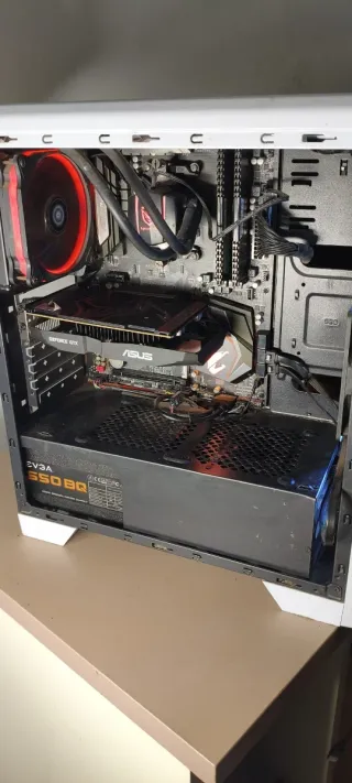 PC GAMER (16 GB RAM) + Monitor 19" (año 2018)