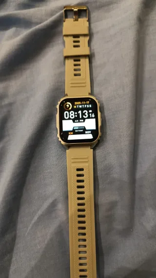 Reloj Beige con Hebilla Dorada