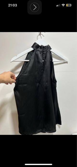Blusa negra sin mangas