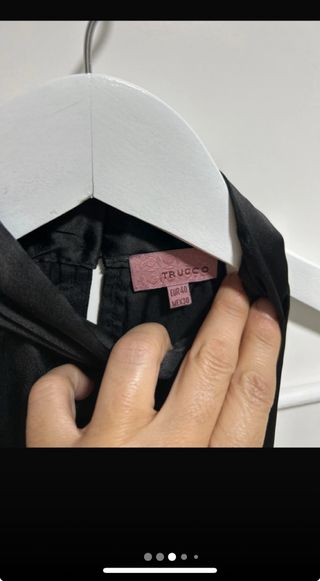 Blusa negra sin mangas