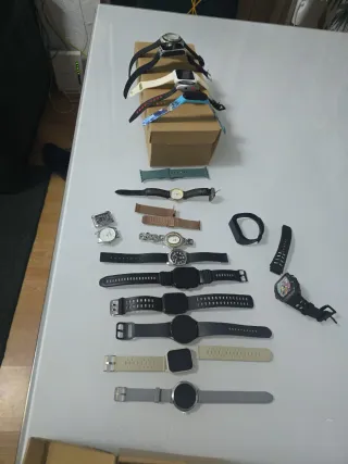 Vari orologi (nero, argento)