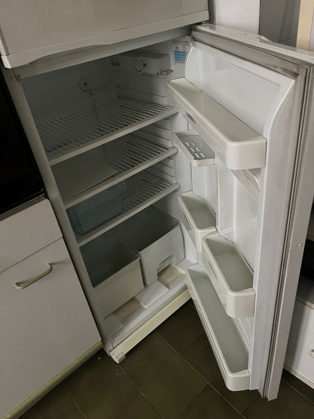 Nevera Ariston con congelador