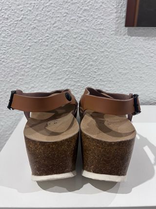 Sandalias cuña marrones