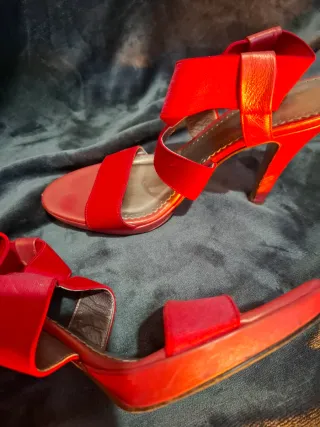 Sandalias de tacón rojas