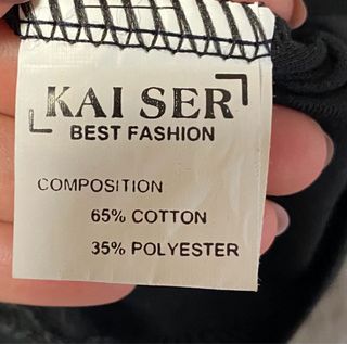 Camiseta negra con diseño