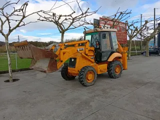 Retroexcavadora JCB Amarilla
