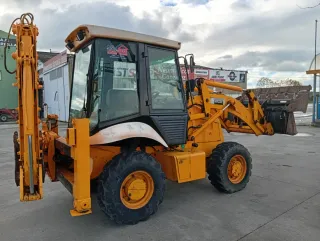 Retroexcavadora JCB Amarilla