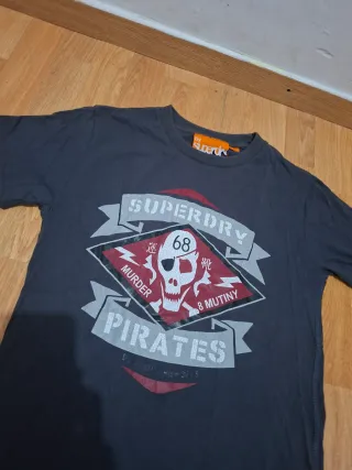 Camiseta Superdry Gris Piratas Calavera