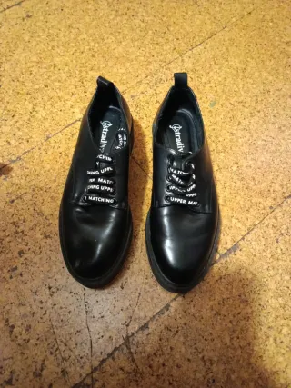 Zapatos Stradivarius plataforma negros