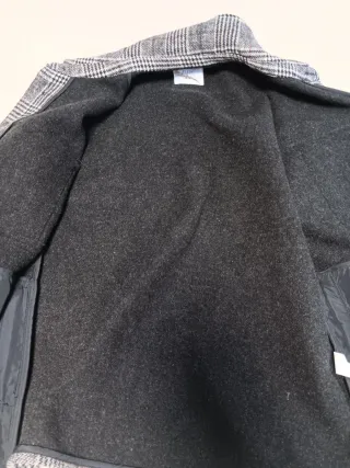 Chaqueta cuadros escoceses gris y rojo