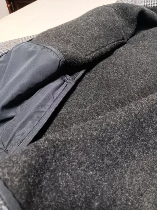 Chaqueta cuadros escoceses gris y rojo