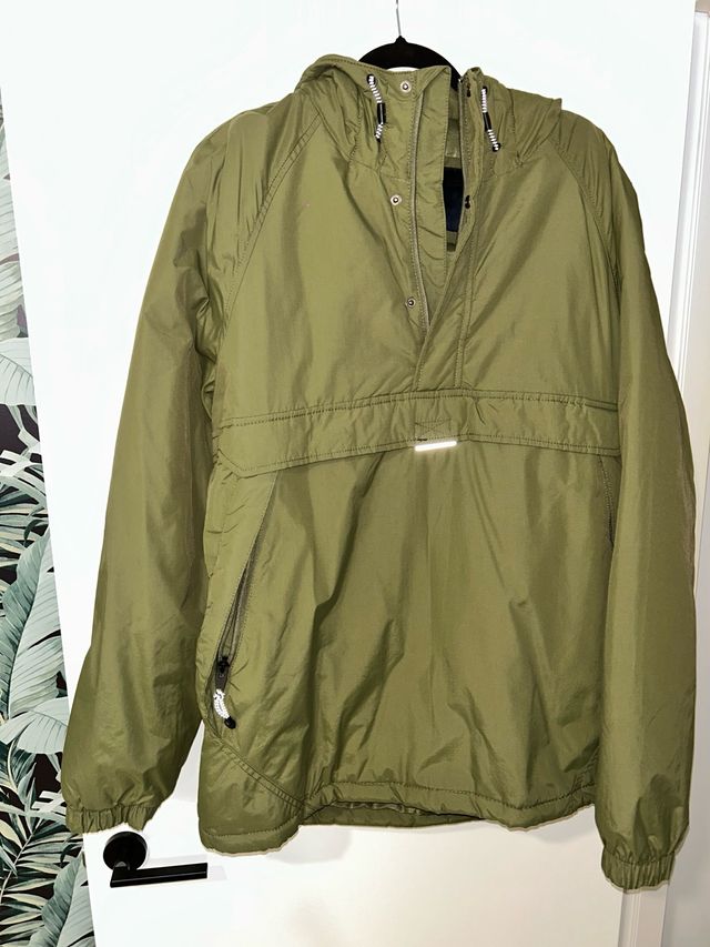 Sudadera verde estilo plumífero