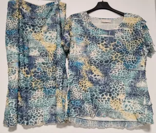 Conjunto Camiseta y Falda Estampado