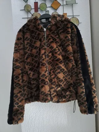 Zara Basic Chaqueta Beige/Roja Talla XL