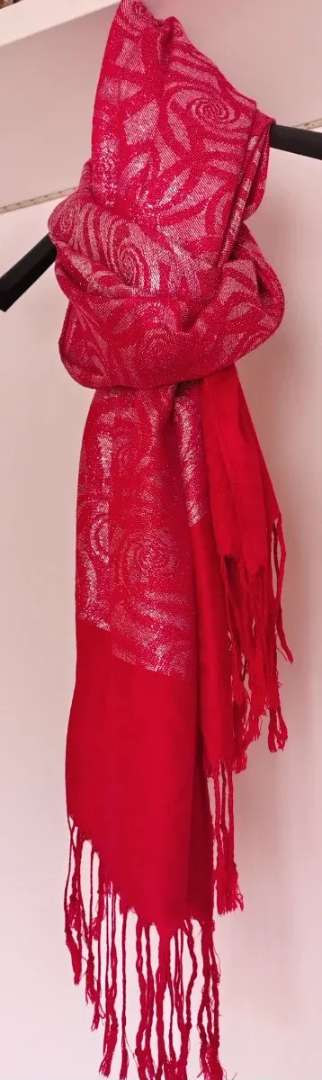 Sciarpa rossa con rose argento Cm 180 X 67