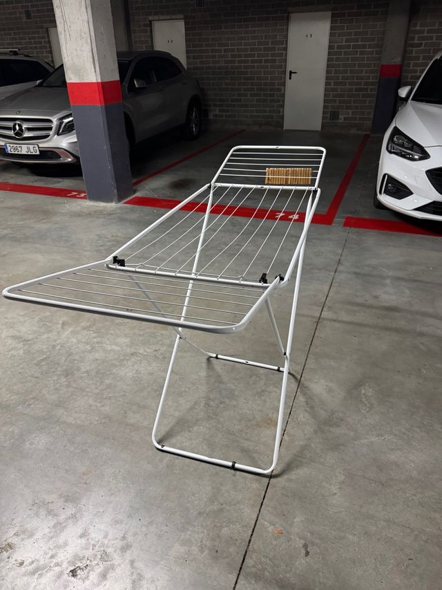 Tendedero blanco plegable