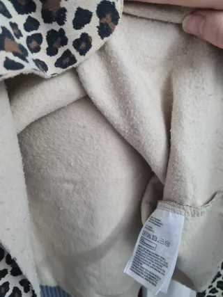 Sudadera leopardo cropped con capucha