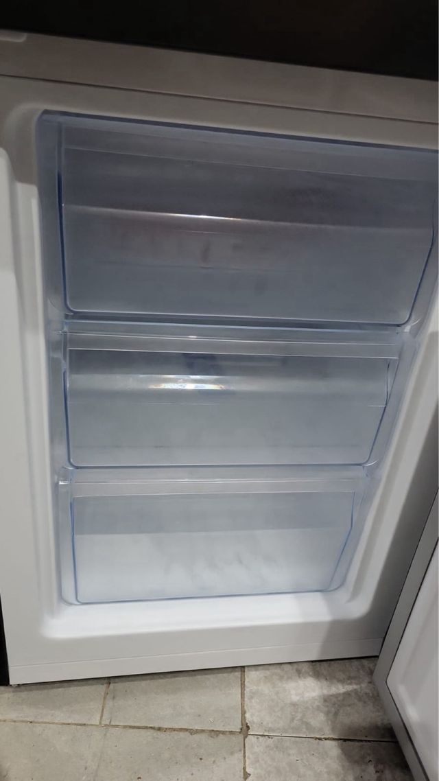 Nevera CHIQ sin usar