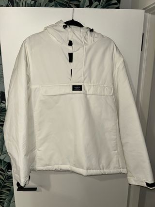 Sidadera blanca estilo plumifero
