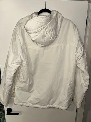 Sidadera blanca estilo plumifero