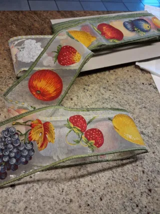 Passamaneria trasparente con frutti