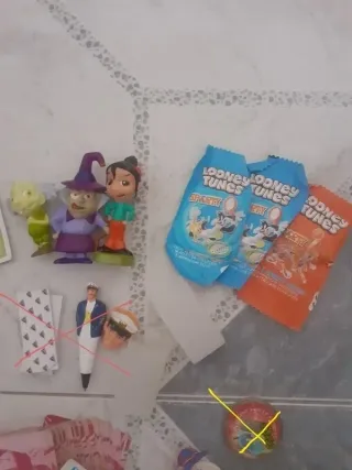 Set sorprese Looney Tunes, Kinder e altri