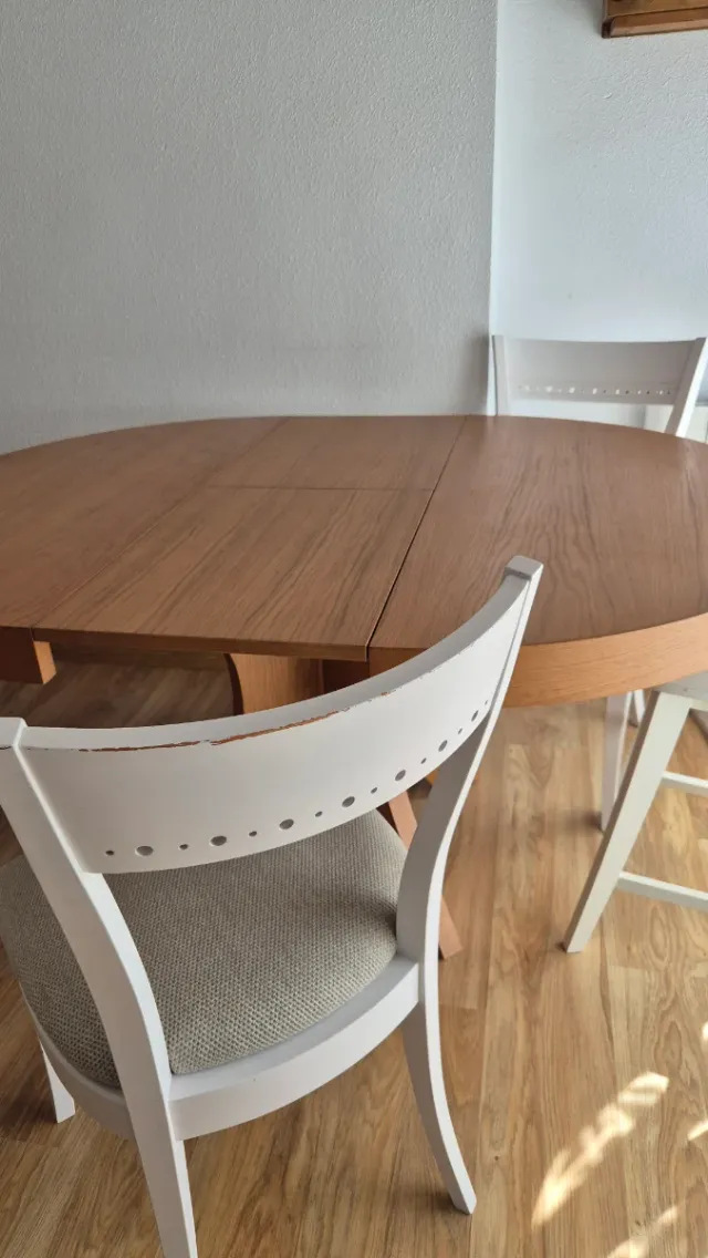 Sillas de comedor blancas y beige