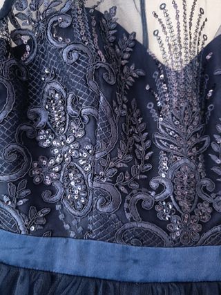 Vestido azul con etiqueta