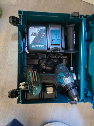 Taladro Makita con cargador y baterías