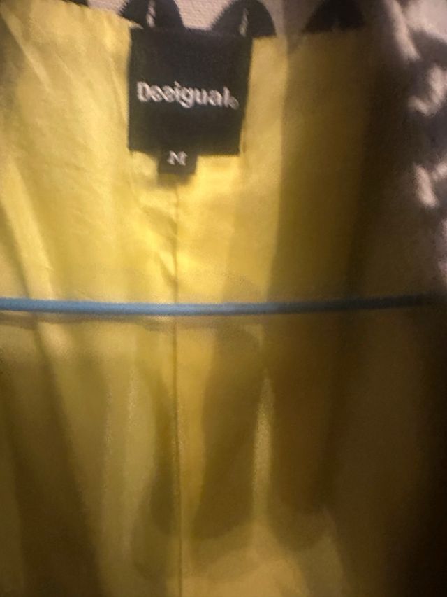 Abrigo Rowenta Negro y Amarillo