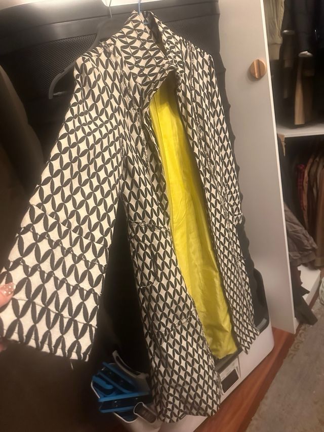 Abrigo Rowenta Negro y Amarillo