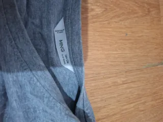 Camiseta Mango gris con estampado