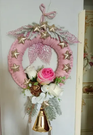 Ghirlanda natalizia rosa e oro