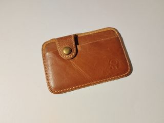 Tarjetero de cuero natural