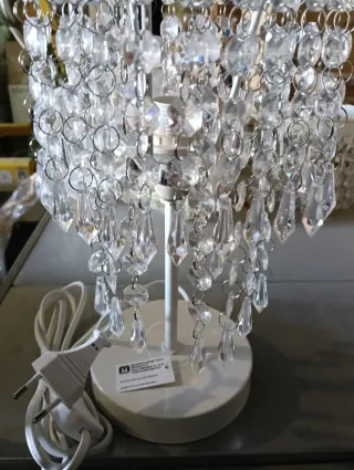 Lampada da tavolo con pendenti in cristallo