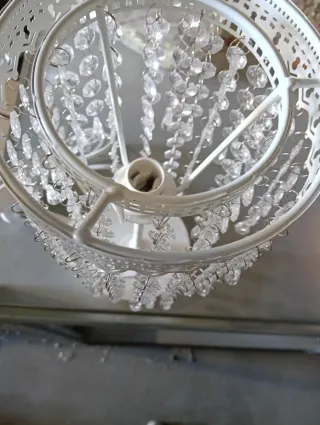 Lampada da tavolo con pendenti in cristallo